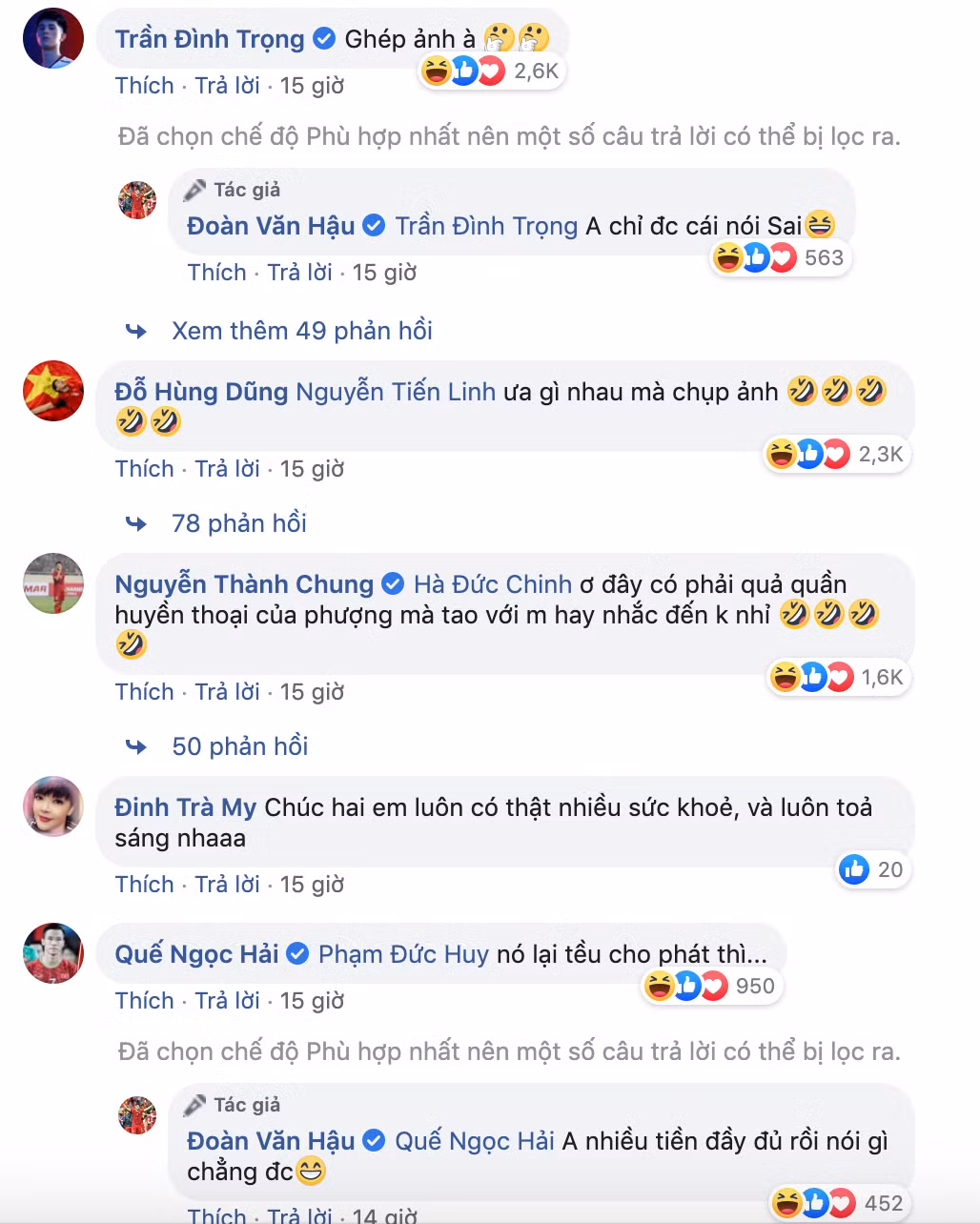 Đỗ Hùng Dũng không ngần ngại tố Văn Hậu và Công Phượng "giả tạo" khi không ưa nhau mà cũng chụp ảnh. Trong khi đó Thành Chung và Đức Chinh lại "bóc phốt" Công Phượng cho rằng anh có một chiếc quần mà diện đi diện lại, không chịu thay.