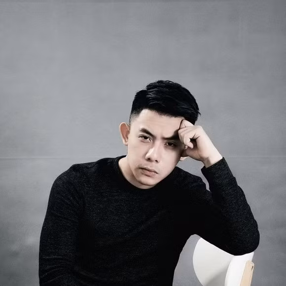 Tuy nhiên, sau khi chương trình lên sóng, nhiều tin đồn cho rằng anh đã có bạn gái ở ngoài đời. Chàng CEO giàu có cũng xác nhận mình đã quay lại với người yêu cũ và hiện là chủ đã có hoa.