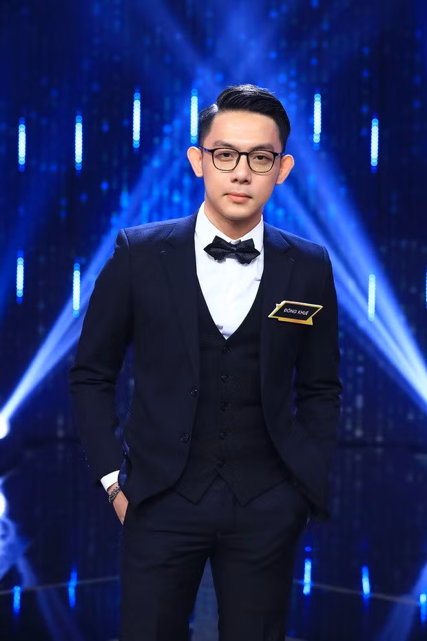 Tập 9 mùa 3 Người ấy là ai đã giới thiệu đến khán giả một "cực phẩm" là chàng CEO có tên Tống Đông Khuê. Qua đoạn giới thiệu, anh chàng đúng chuẩn một "rich kid" khi sở hữu dàn siêu xe cùng những thú vui dành cho những người giàu.