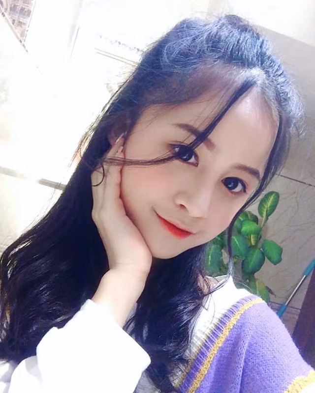 Châu Anh được nhận xét là có tính cách hòa đồng, năng nổ trong các hoạt động của trường lớp.