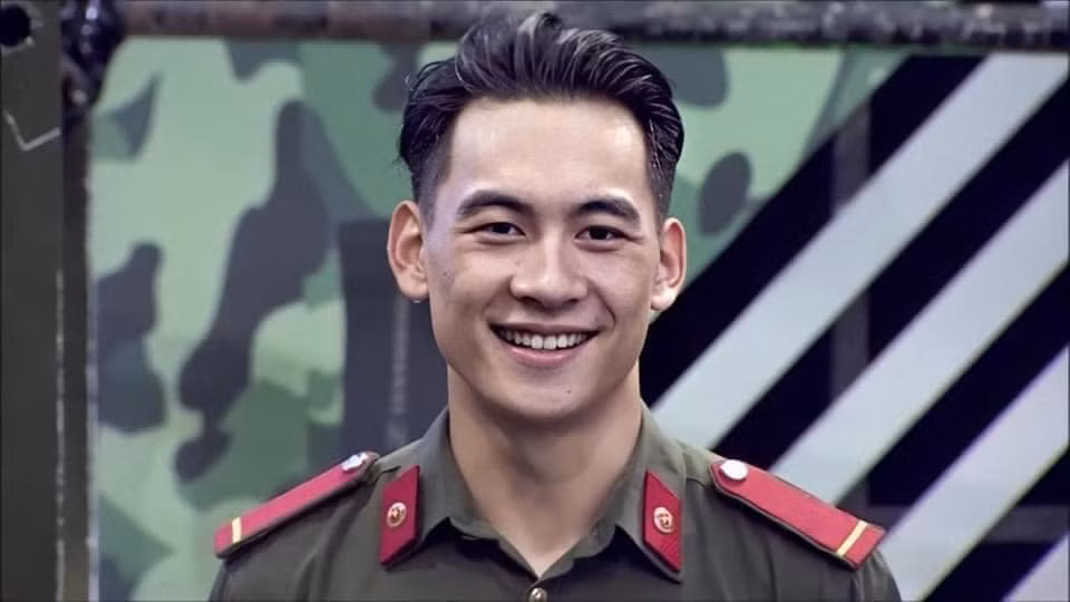 Mới đây, một loạt các trang fanpage trên mạng xã hội cùng đăng tải hình ảnh của một hot boy cảnh sát cực kỳ điển trai xuất hiện trong chương trình "Chúng tôi là chiến sỹ" phát sóng trên VTV3.