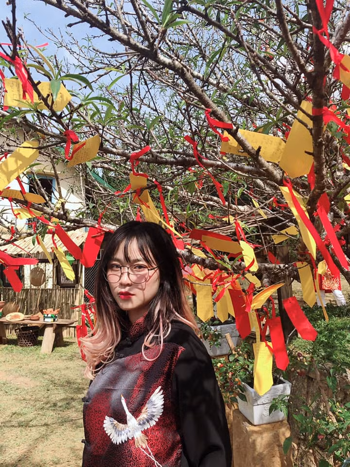 Cô nàng chơi thân với rất nhiều gương mặt trong làng streamer Việt Nam như Linh Ngọc Đàm, Uyên Pu, Xemesis,....