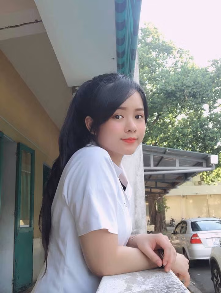 Biết trước vào làm việc trong khu vực cách ly Covid-19 sẽ có những khó khăn nhất định thế nhưng Trần Huyền Thảo An không mảy may e ngại, có chăng điều cô lo lắng nhất đó chính là bản thân chưa đủ kinh nghiệm, kiến thức chuyên môn để tham gia.