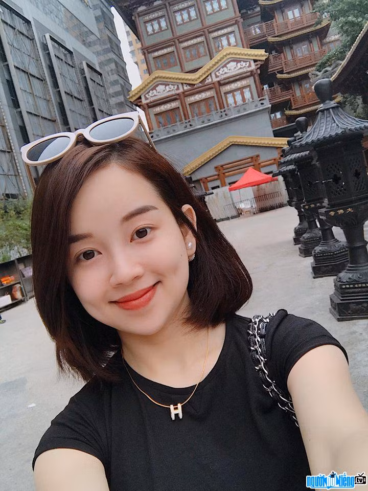 Sau mọi ồn ào tình ái liên quan tới Mạc Hồng Quân, Khánh Ly quyết định trở thành mẹ đơn thân, một mình nuôi dưỡng con trai.