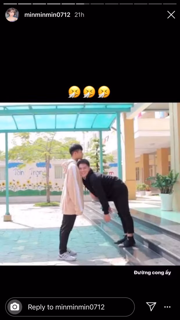 Đâm đầu kiểu này trông có vẻ đau lưng hơn là đau đầu.