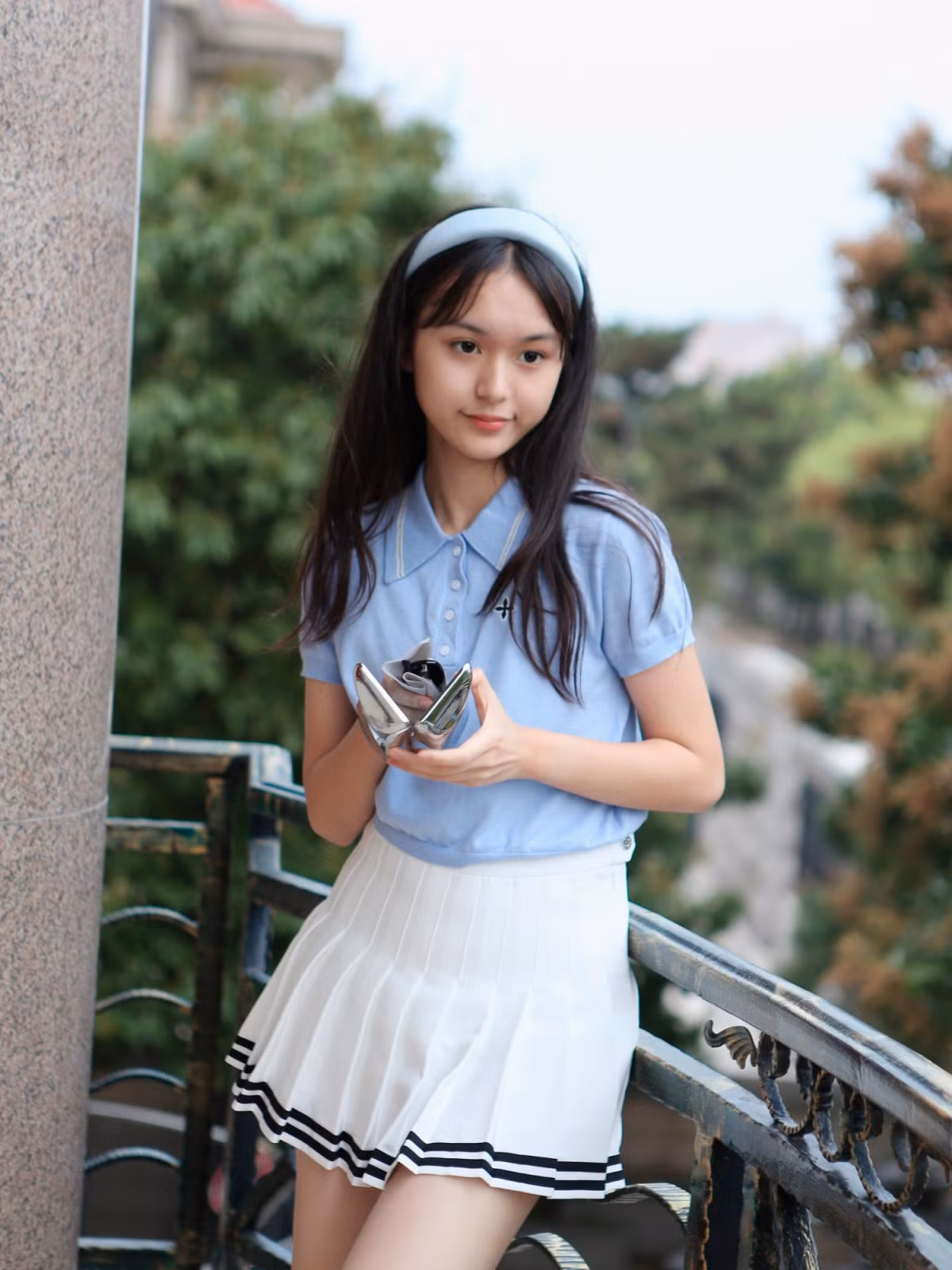 Nhiều khán giả theo dõi quá trình trưởng thành của Sở Điềm, nhận xét cô bé càng lớn càng xinh xắn, nụ cười ngọt ngào.
