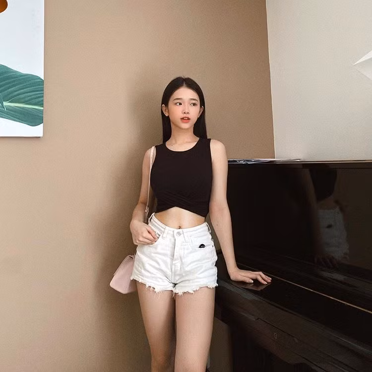 Bên cạnh sự nghiệp, gu thời trang của hot teen Linh Ka cũng trưởng thành hơn rất nhiều.