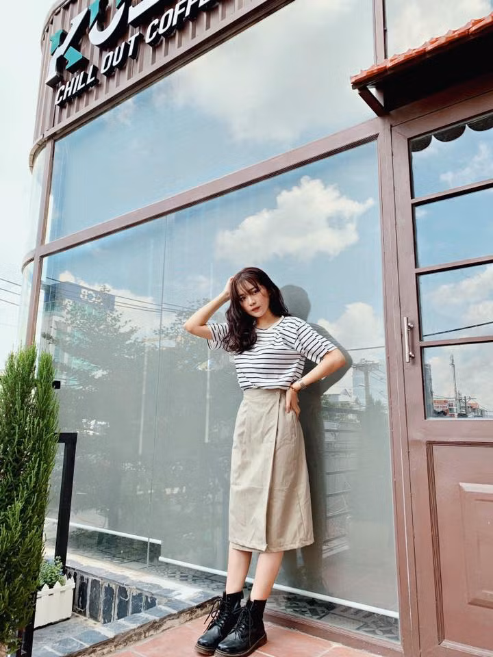 Hiện tại những bức ảnh của Phi Linh luôn nhận được sự quan tậ của CĐM cùng những bình luận khen ngợi về ngoại hình của cô nàng. Nguồn ảnh: FBNV
