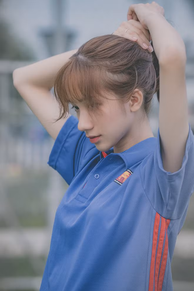 Dieu dung truoc ve dep nhu trong tranh cua nu sinh truong Nhan van