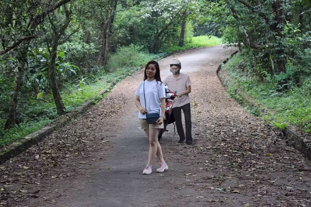 Thế nhưng kết quả thì ai cũng đoán được, không những không giúp đúng yêu cầu, các "thánh chỉnh ảnh" còn thêm những chi tiết khiến người xem không nhịn nổi cười.