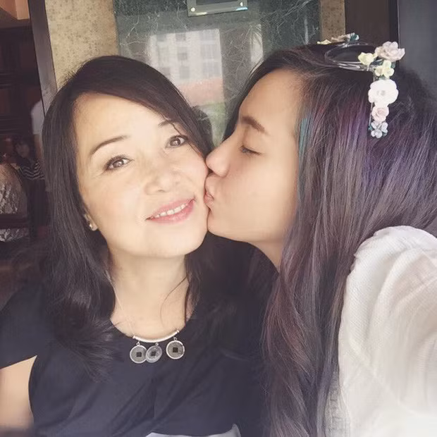Mới đây, Mie Nguyễn tiết lộ một bí mật ít ai biết của mình liên quan đến quy tắc vàng khi đi bar hay club..., những nơi mà một khi đã tới là vui chơi quên lối về.