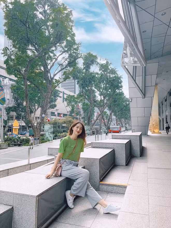 Không chỉ có thành tích học tập xuất sắc, Mai Phương còn rất chăm chỉ hoạt động ngoại khoá. Cô nàng từng tham gia cuộc thi Học sinh thanh lịch trường Chu Văn An.