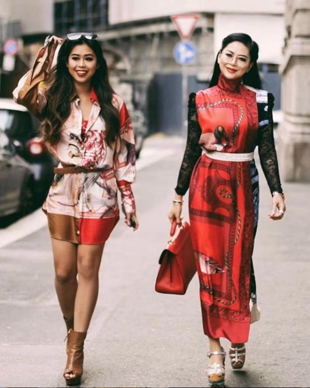 Tiên Nguyễn nhiều lần khoe mẹ trên trang cá nhân, hai mẹ con cũng đồng hành trong nhiều tuần lễ thời trang đình đám trên thế giới.