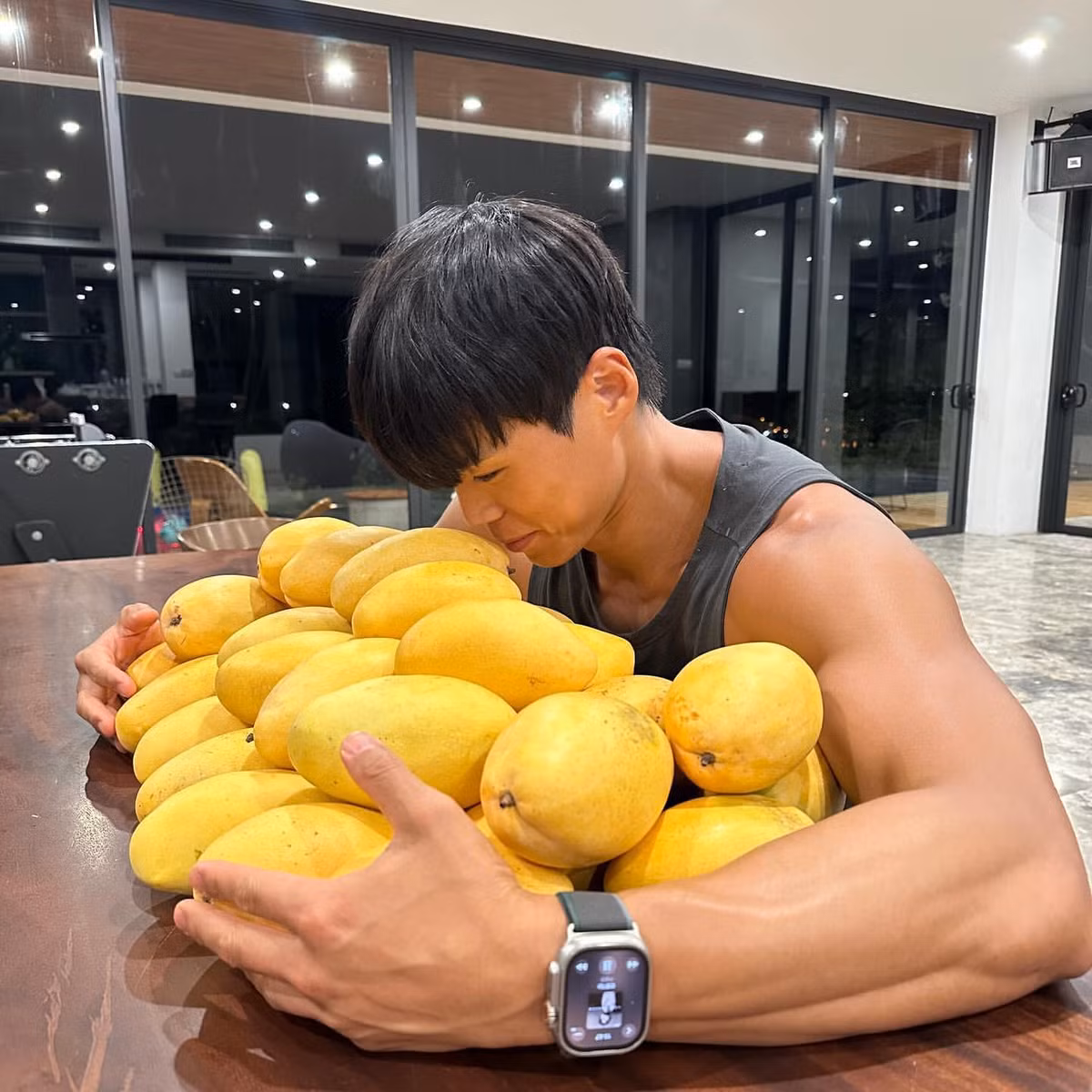 Park Hae Jin từng được đề cử và thắng nhiều giải thưởng phim ảnh danh giá. Anh mang về cúp Daesang (giải thưởng lớn) tại Lễ trao giải phim truyền hình của đài MBC (MBC Drama Awards) 2020 nhờ vai diễn trong Kkondae thực tập.