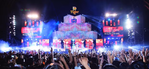 Chương trình countdown được tổ chức tại Quảng trường Đông Kinh Nghĩa Thục hàng năm là một trong nhưng sân khấu sôi động bậc nhất Hà Nội đêm 31/12.