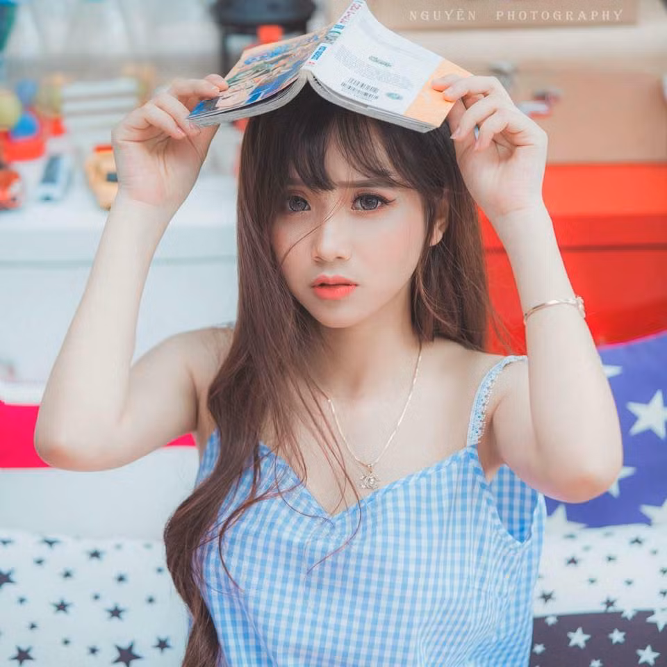 Thần thái của cô nàng rất hút hồn nên được nhiều nhiếp ảnh gia "chọn mặt gửi vàng".