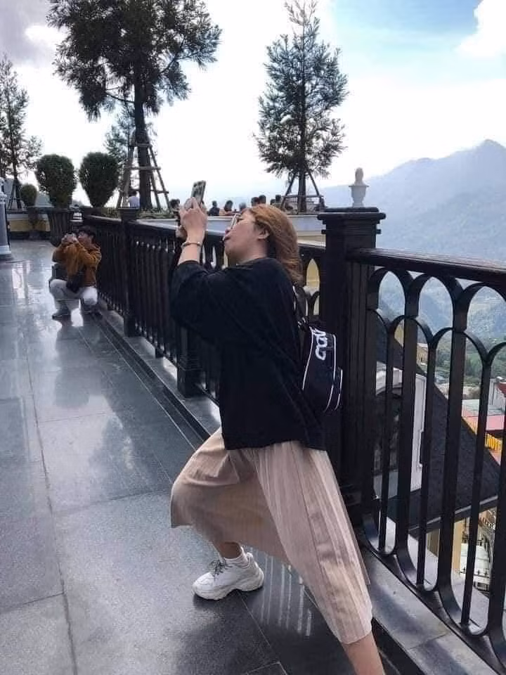 Nhìn chụp ảnh cũng chuyên nghiệp đó chứ.