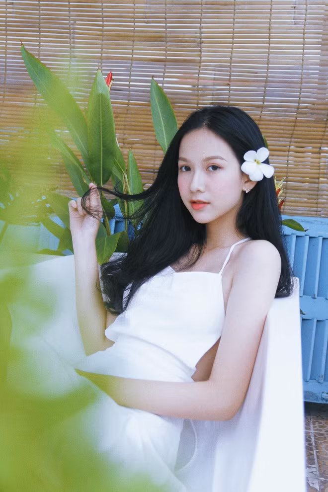 Phương Quỳnh còn được biết đến với khả năng tiếng Anh tốt, đây được xem là một lợi thế của cô so với các thí sinh khác.