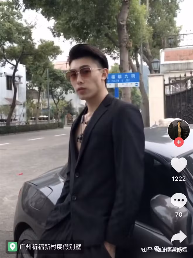 Vẻ đẹp bụi bặm, khuôn mặt góc cạnh của hot boy mạng xã hội này khiến nhiều chị em ôm mộng trai đẹp. Thế nhưng mới đây, anh chàng khiến người hâm mộ có một phen hết hồn khi lộ khuôn mặt thật không thể lạ lùng hơn.