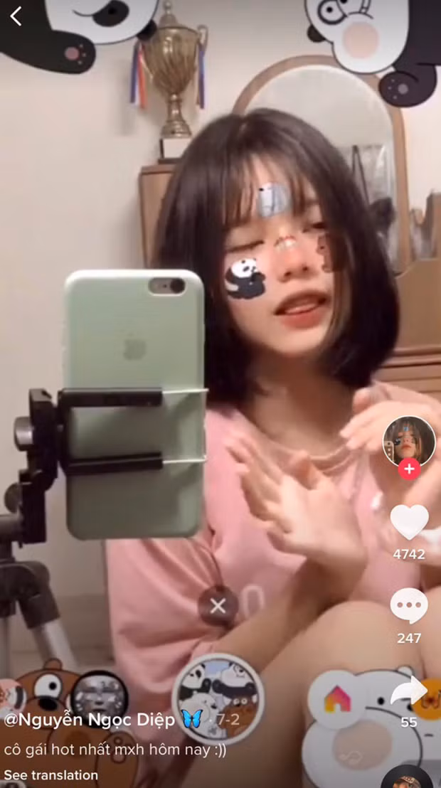 Một trong số những clip mới nổi của cô nàng có thể kể đến như "má bánh bao" với lời nói: "Má có thế này mà mọi người kêu là bánh bao. Chả hiểu sao luôn. Thề. Không ăn được đâu nhé".