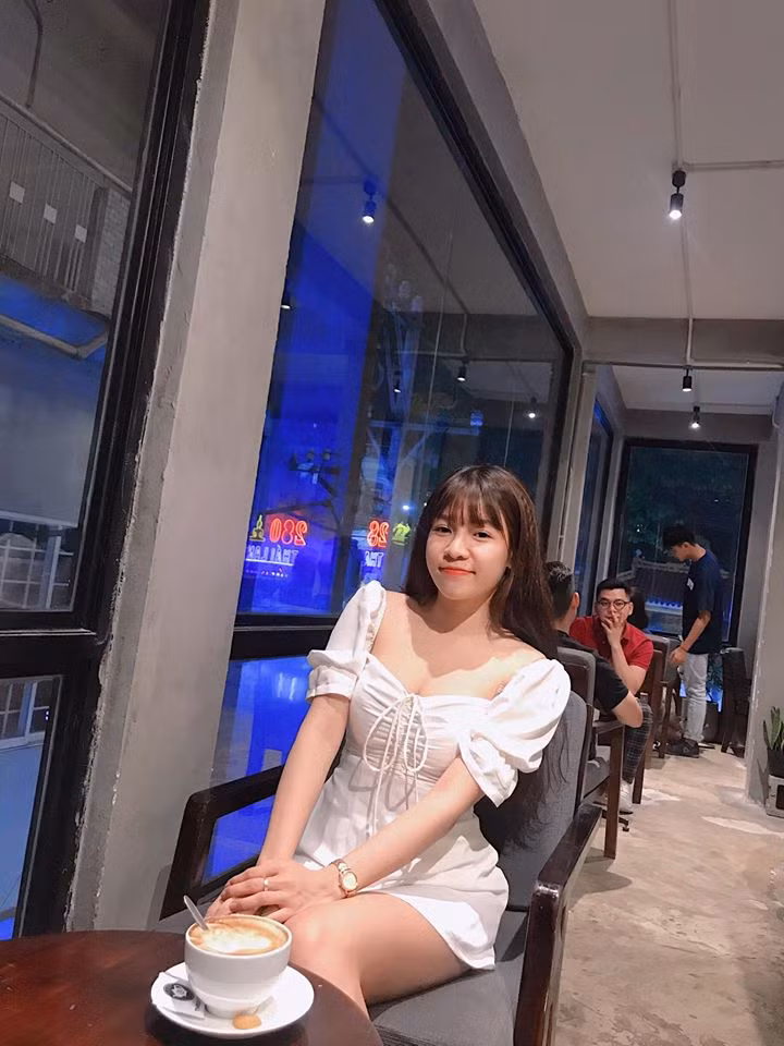 Yến Xuân và Văn Lâm nhiều lần cùng xuất hiện trong bức ảnh chụp chung khi gia đình bạn trai sang Thái Lan thăm thủ môn ĐTQG Việt Nam.