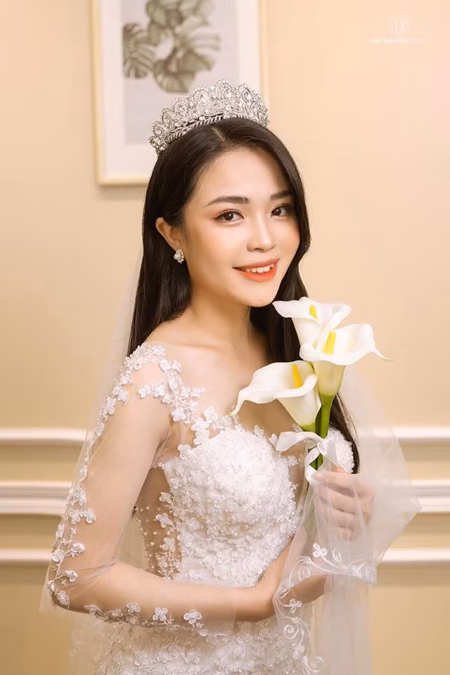 "Được mọi người chú ý, mình càng phải cố gắng trong học tập cũng như công việc. Lúc nào cũng phải nghiêm túc và chỉn chu nhất để có thể hoàn thành tốt mọi thứ", 9X nói. Hiện với thu nhập từ công việc làm mẫu ảnh, quay quảng cáo, cô gái 23 tuổi có thể tự trang trải cuộc sống. Thời gian rảnh rỗi, Diển chạy bộ, học yoga để rèn luyện sức khỏe, tăng thêm sự năng động, tự tin.