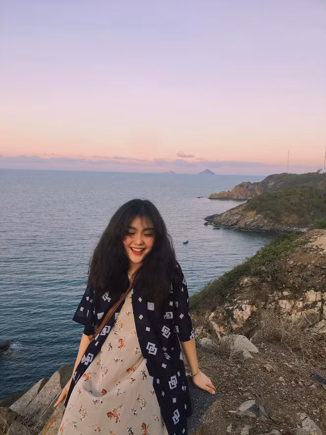 Những năm gần đây, kiểu xinh đẹp rạng rỡ, có hồn của các nữ minh tinh Hong Kong được giới trẻ ưa chuộng.