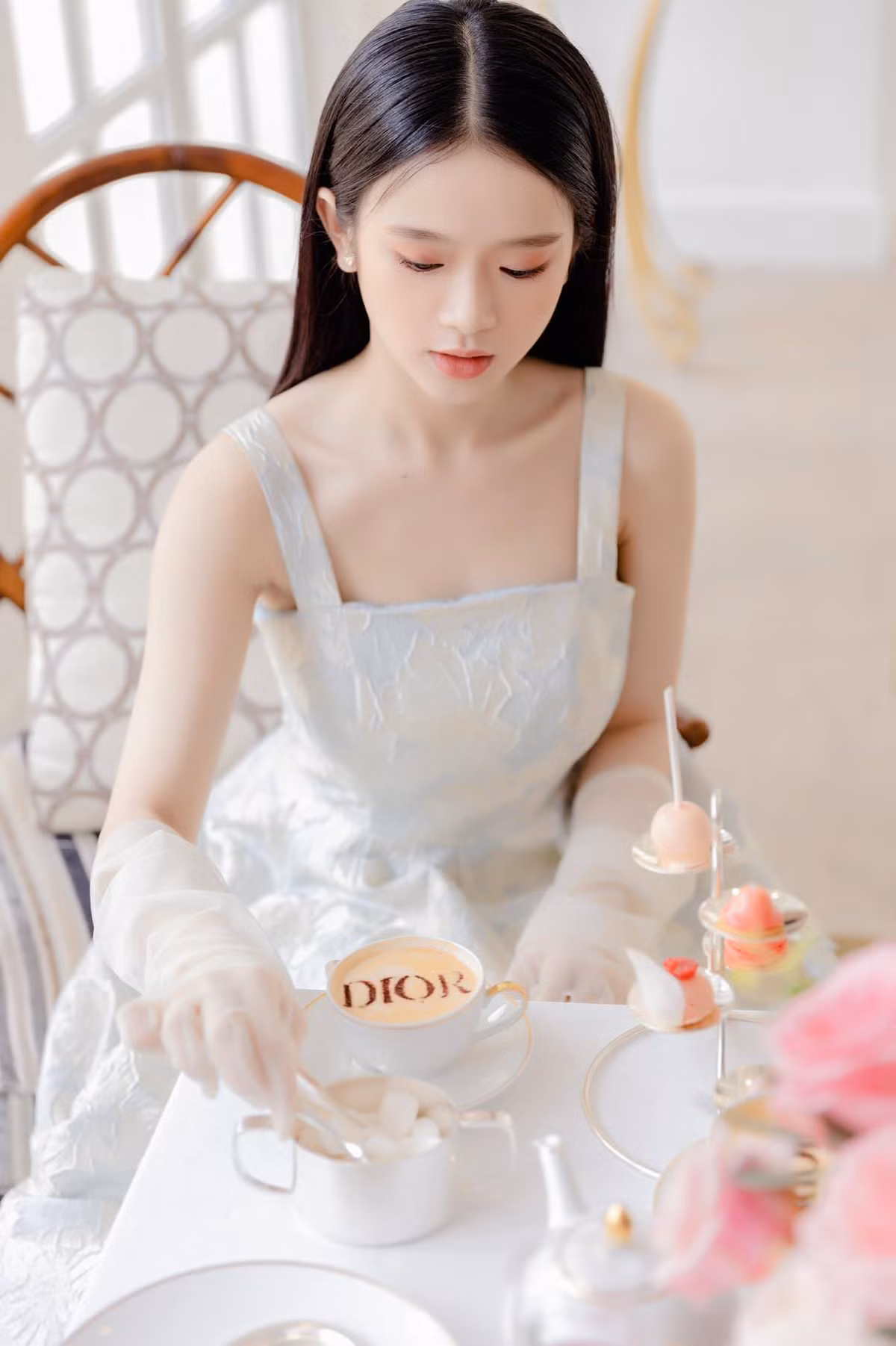 Hot girl Hà Thành từng gây sốc với phát ngôn: "Có thể mua được điểm cấp 3 và điểm đại học mà".