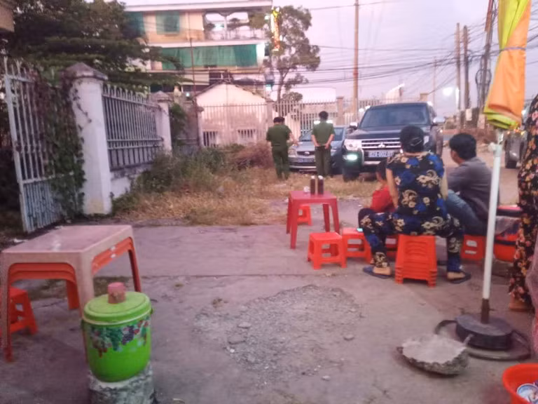 Hai Duong: Nghi van con trai co bieu hien than kinh chem bo tu vong