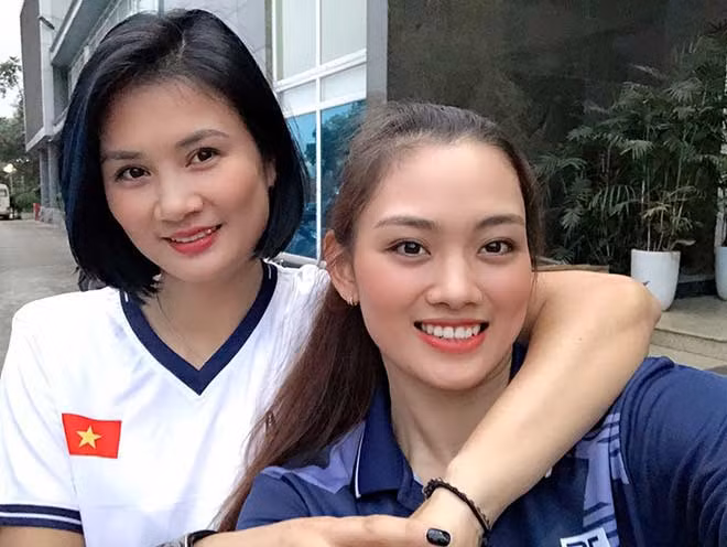 Sở hữu nhan sắc như hot girl và chiều cao 1m73 nổi bật, trên một chương trình truyền hình gần đây, Thu Hoài chia sẻ cô thường xuyên bị nhìn nhầm là người mẫu.
