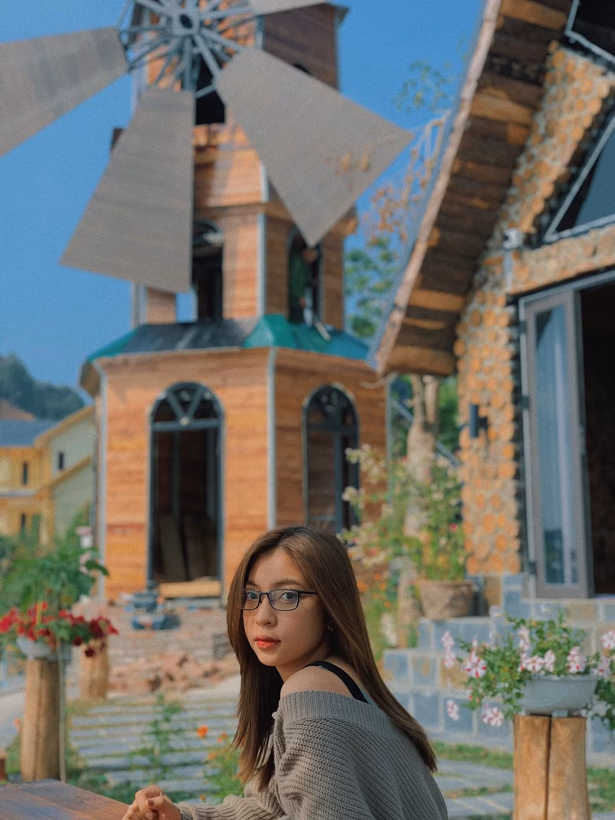 Bạn gái cũ Quang Hải viết: "Phim hay ở đoạn kết" để nói về việc xem hết album ảnh cô vừa đăng, thế nhưng người hâm mộ lại cho rằng Nhật Lê đang có ý khác.