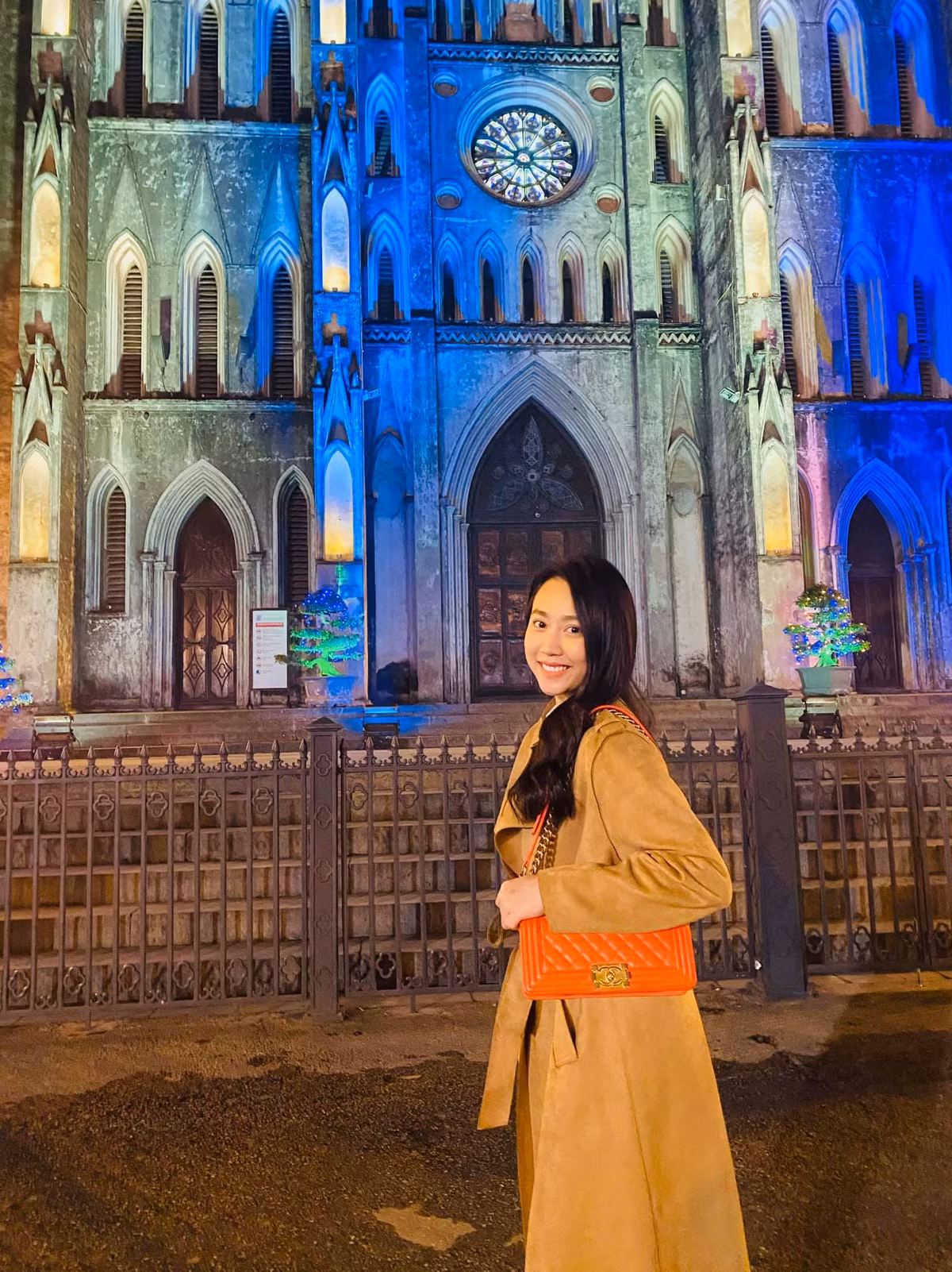 Đáng chú ý, không chỉ một mình Tiến Linh "thả thính" đơn phương mà nữ diễn viên trẻ cũng "kẻ tung người hứng" với nam cầu thủ. Cô nàng khá hào hứng với những câu trêu đùa của chàng trai vàng trong làng "thính dạo".