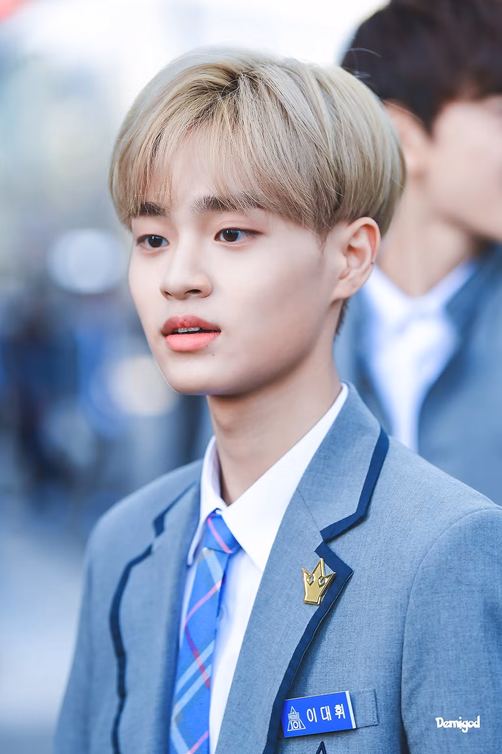 Không chỉ được yêu mến qua hoạt động ca nhạc, Daehwi còn chăm chỉ xuất hiện trong hàng loạt show giải trí, thử sức làm MC và làm gương mặt đại diện cho nhiều nhãn hàng.