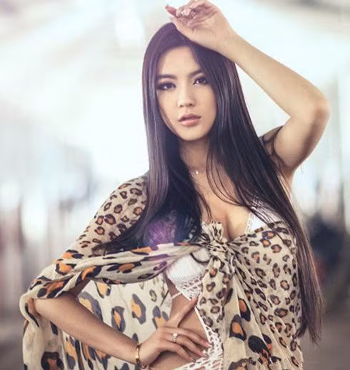 Ngày càng nhiều người biết đến Triệu Thiến, con đường diễn xuất vì thế cũng rộng mở hơn với cô nữ sinh công nghệ này.