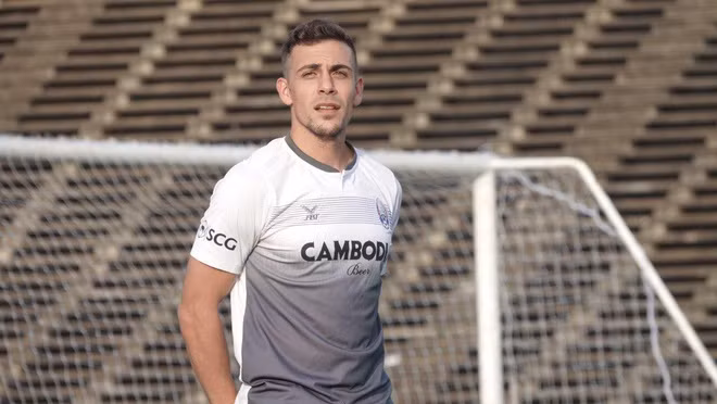 Felix Dalmas (SN 1988), người Argentina là vị HLV trẻ tuổi nhất môn bóng đá nam tại SEA Games năm nay. Anh từng chơi bóng ở vị trí tiền vệ.
