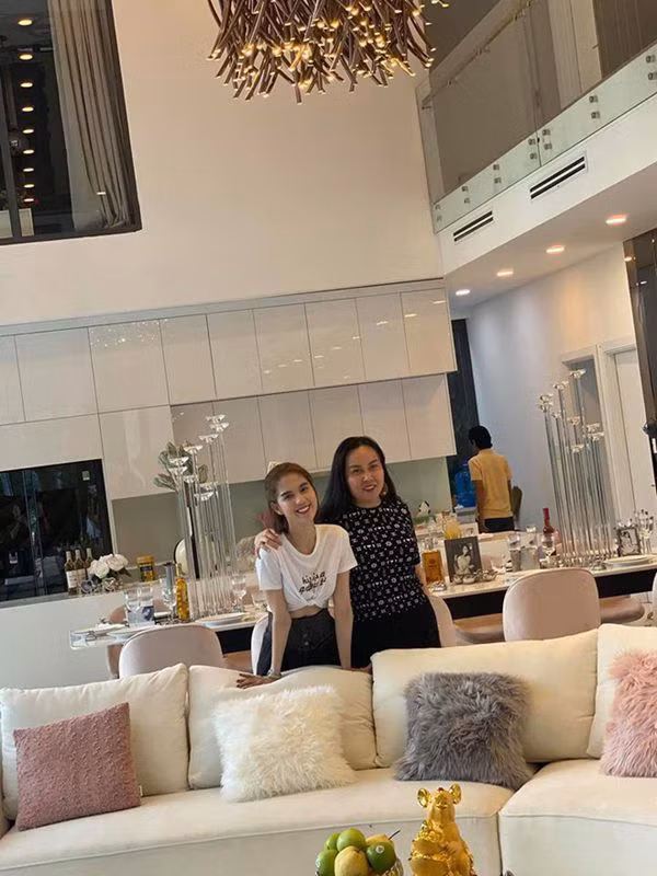 Phuong Chanel toi tham nha Ngoc Trinh, manh tay pho bay toan bo biet thu-Hinh-6
