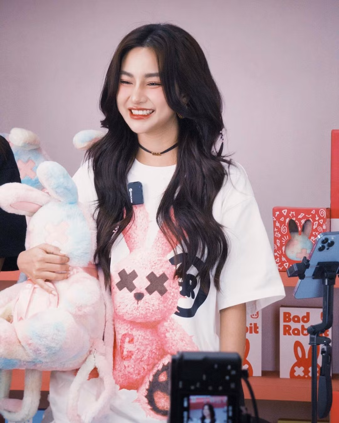 Khi Diệp Lê đăng tải hình ảnh về lễ cưới, rất nhiều người yêu mến cô nàng đã để lại bình luận gửi lời chúc phúc đến cặp đôi.