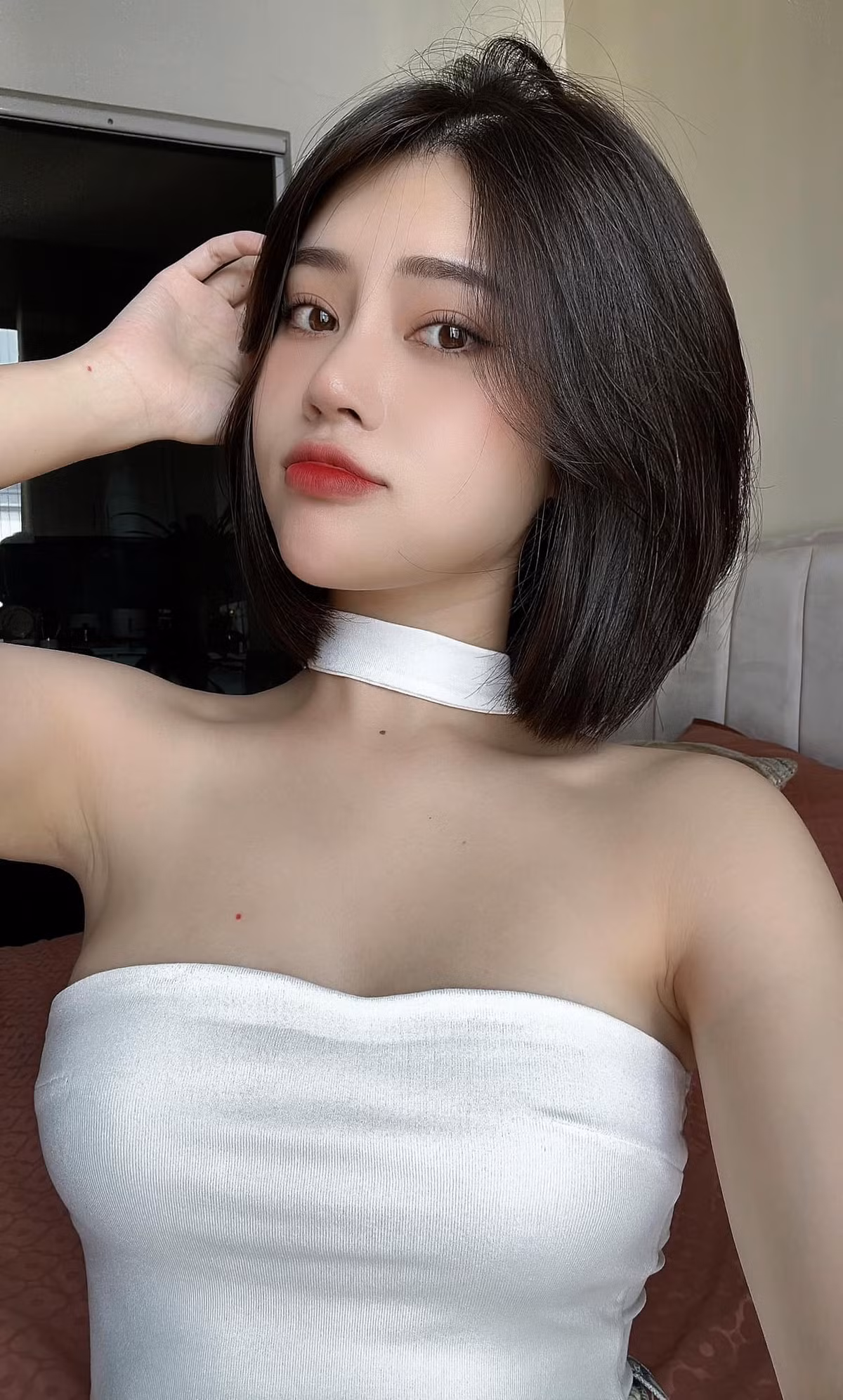 Không chỉ sở hữu vẻ ngoài xinh đẹp, Thủy Tiên còn thu hút fan bởi thân hình cực phẩm “chuẩn từng centimet”.