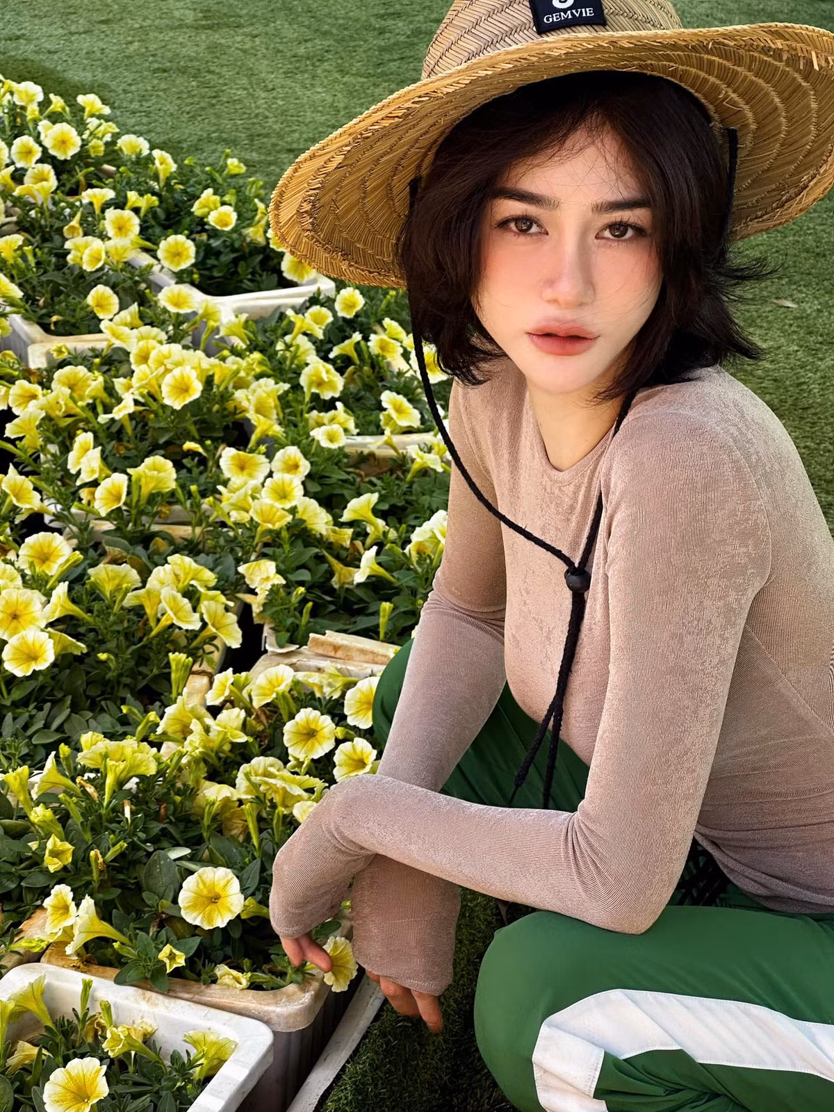 Chân dài Quảng Ninh được nhiều người nhận xét là có thân hình chuẩn chỉnh đến siêu thực như ma-nơ-canh.