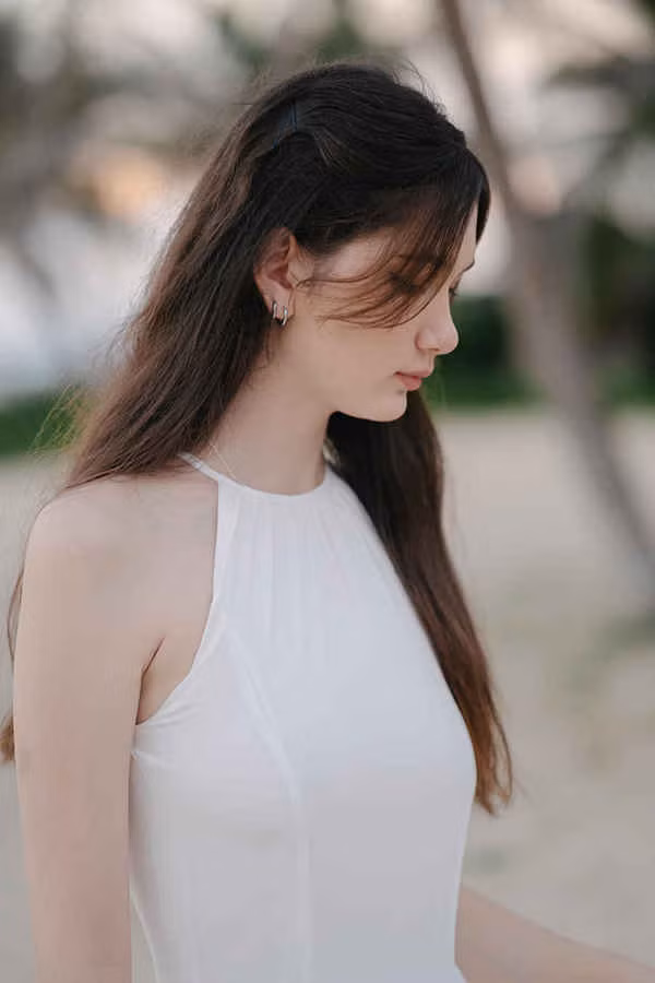 Nếu anh trai Đặng Văn Lâm theo nghiệp bóng đá, cô em gái này lại theo nghiệp múa giống bố và chị họ - diễn viên múa Linh Nga.