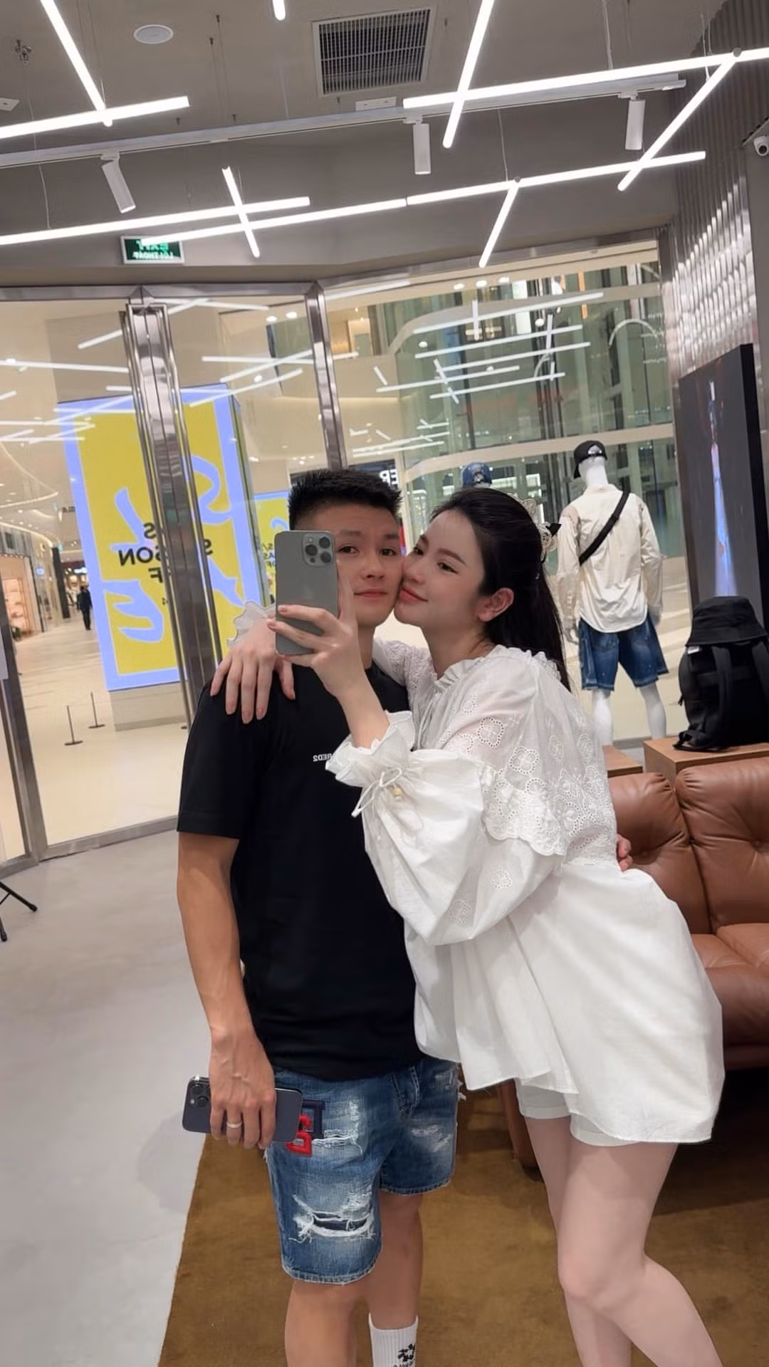 Tuy nhiên gần đây vợ Quang Hải đang dần lấy được thiện cảm từ công chúng, nhiều người cho rằng cô đã biết cách nhã nhặn hơn, cũng như cô từng chia sẻ là "phải giữ hình ảnh cho chồng".