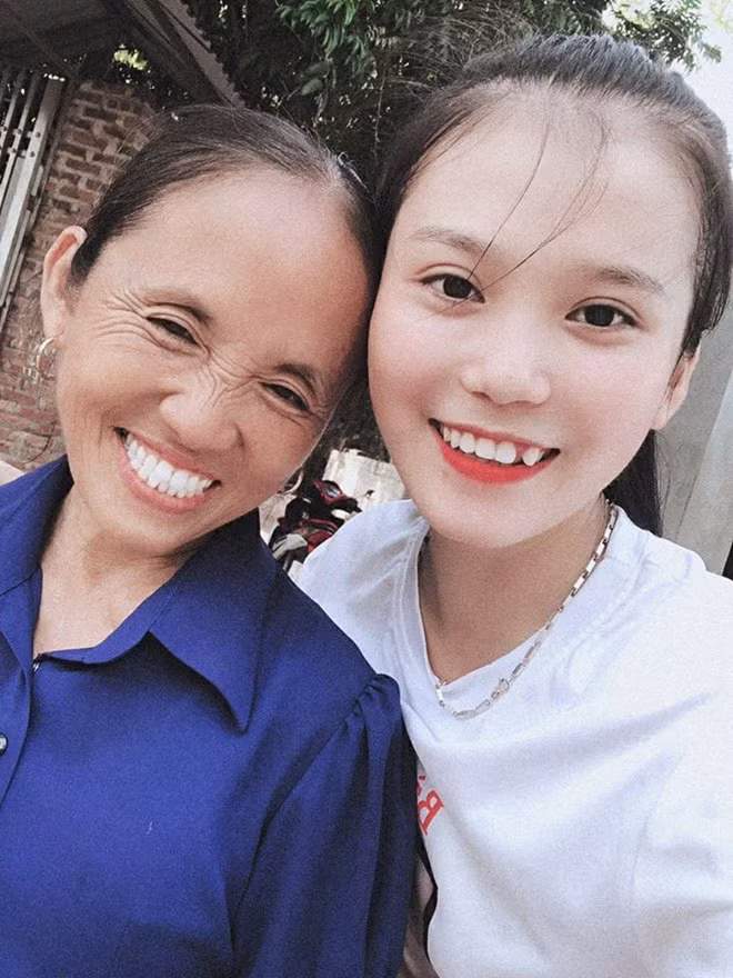 Từ sau khi lập kênh Youtube mới để "nối nghiệp mẹ" là bà Tân Vlog, Thanh Lương liên tục vấp phải sự chỉ trích của cộng đồng mạng như diễn lố, nấu ăn mất vệ sinh,...