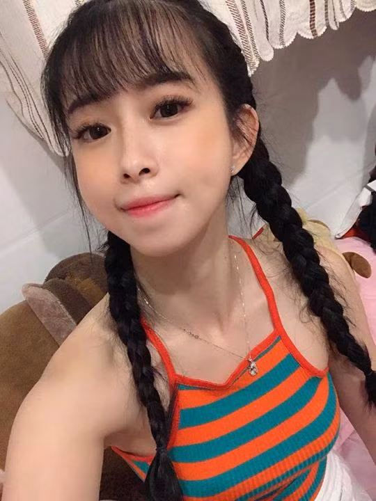 Cách đây hơn 1 tháng, cô nàng và đồng đội đã lao vào luyện tập cường độ cao để chuẩn bị cho SEA Games năm nay. Trên trang Facebook cá nhân, Châu Tuyết Vân từng tâm sự: "Còn hơn tháng nữa là đến SEA Games rồi.. Cố gắng nhịn...để tập...Vì Thầy, vì đồng đội và vì gia đình nữa nên phải cố lên".