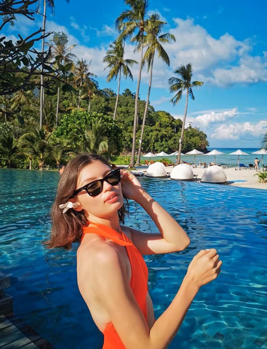 Meryem có vẻ ngoài giống nữ diễn viên Anne Hathaway, nữ diễn “vụt sáng” nhờ vai chính trong bộ phim The Princess Diaries và hiện đang là minh tinh Hollywood.