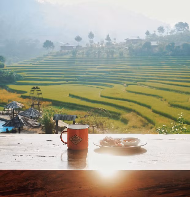 Khu này được xây dựng và thiết kế rất đẹp gồm nhà hàng, khu bể bơi nước nóng, phòng lưu trú dạng bungalow.