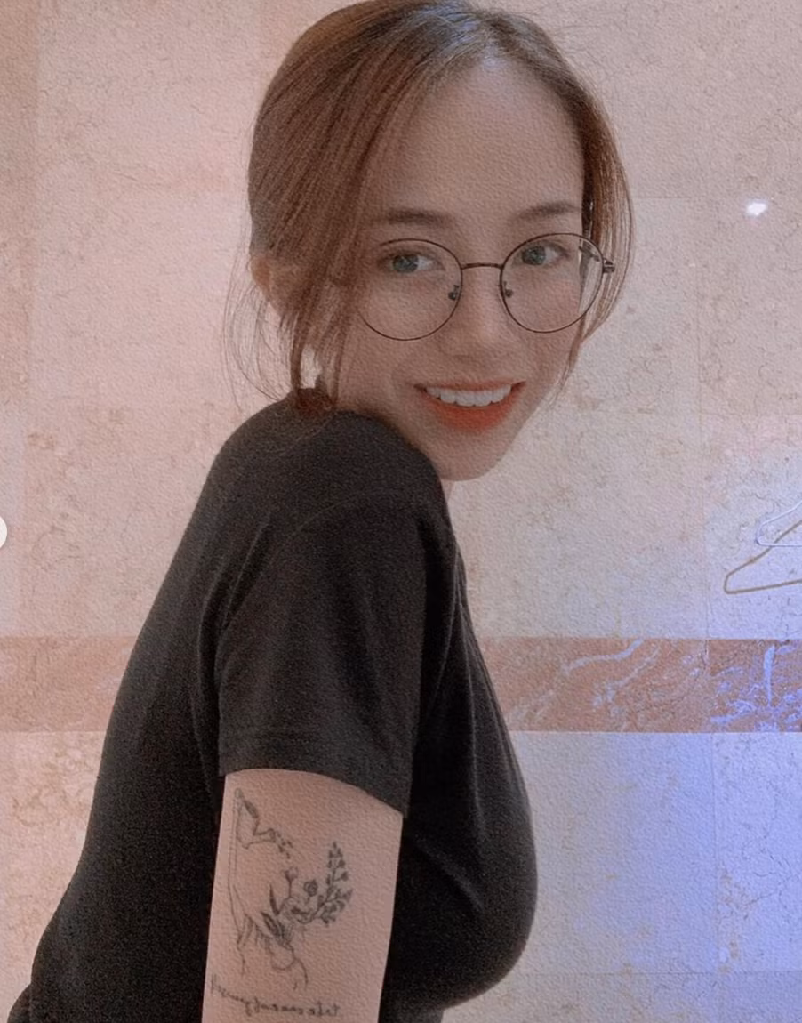Joyce Phạm là minh chứng rõ rệt cho câu "gái một con trông mòn con mắt". Ngoại hình không hề thay đổi sau sinh của rich kid nhận được lời khen từ phía cộng đồng mạng.