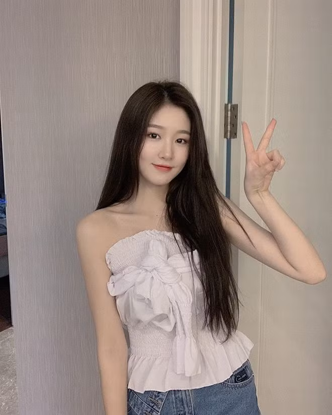 Có lượng theo dõi lớn song Lin Zhen chọn lối sống kín tiếng, không chia sẻ thông tin cá nhân trên truyền thông hay mạng xã hội.