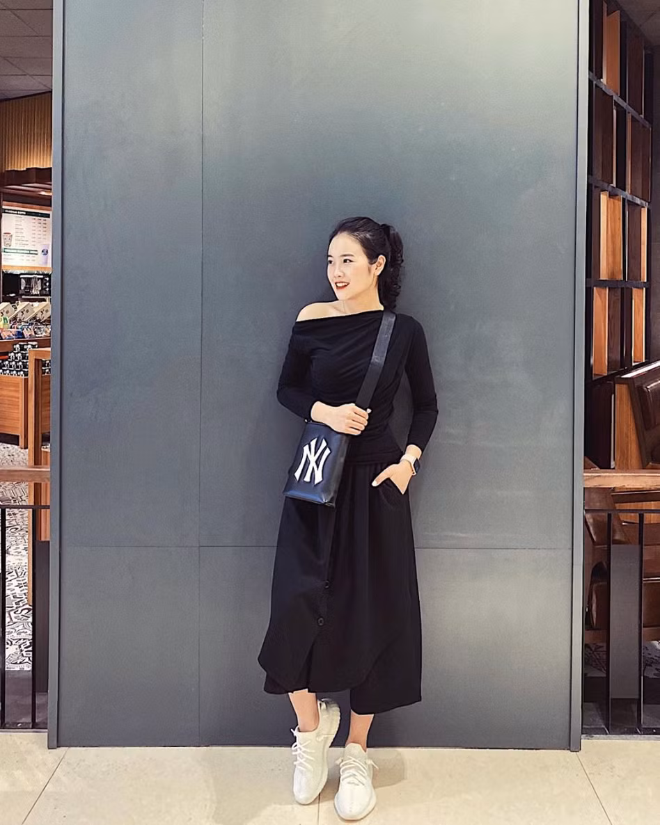 Hiện tại, trang Instagram cá nhân của Hoàng Anh sở hữu hơn 154 nghìn lượt theo dõi. Với lượng người theo dõi khủng, cô nàng làm KOL, quảng cáo các loại thực phẩm giảm cân.