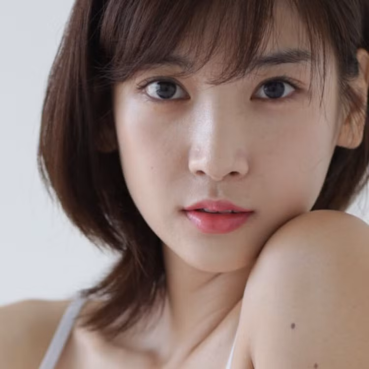 Nhưng phải thừa nhận rằng nữ Youtuber cực kỳ tài năng, xinh đẹp và gợi cảm đi.