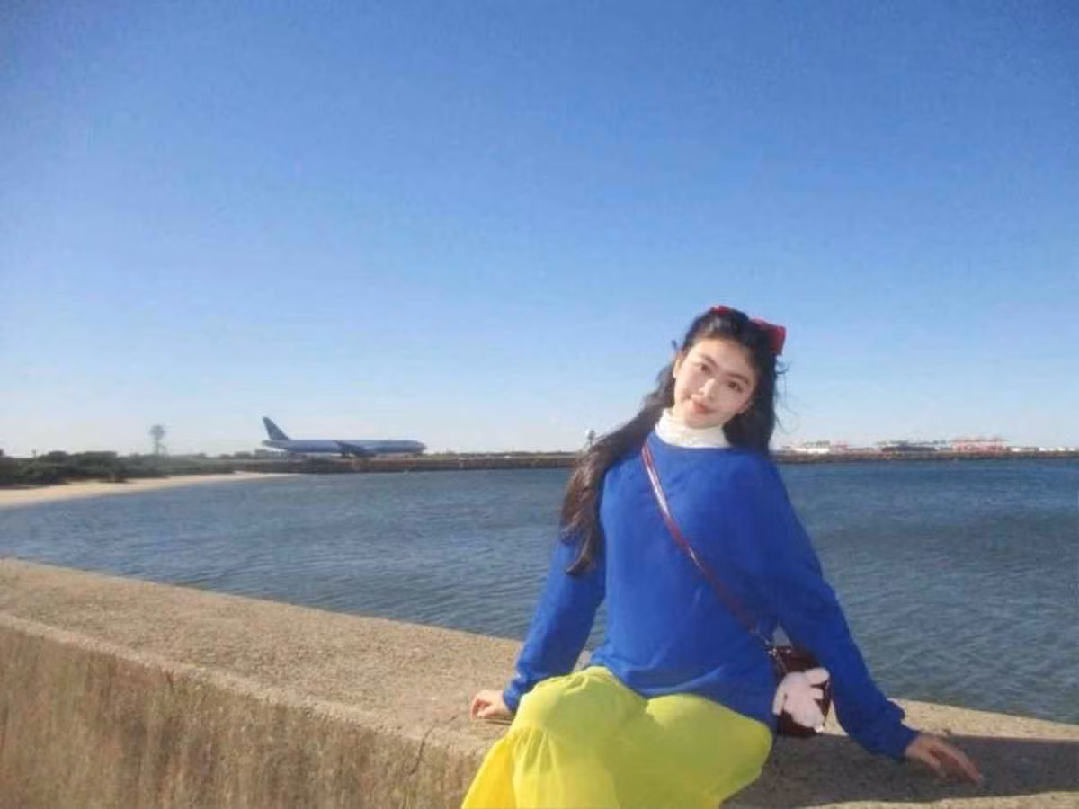 Gia đình MC Quyền Linh hiện đang trong chuyến du lịch tại Sydney (Úc). Nhân dịp này, ái nữ Lọ Lem cũng liên tục “xả kho” ảnh làm dân mạng đổ đứ đừ.